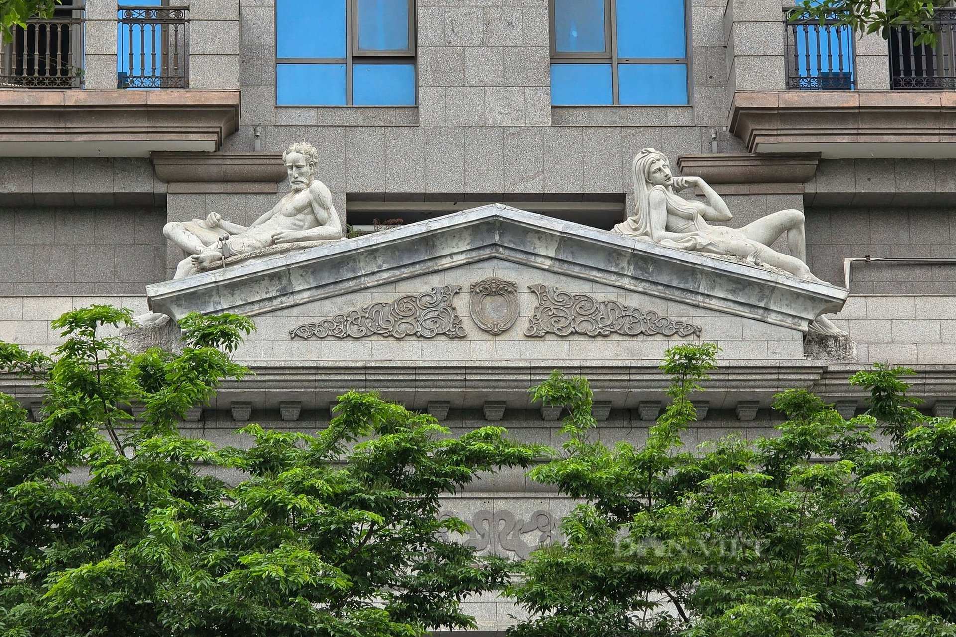 Hanoi Signature - Nội thất chi tiết vàng